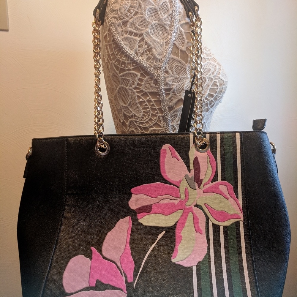 La Terre Fashion Black with Flowers Purse